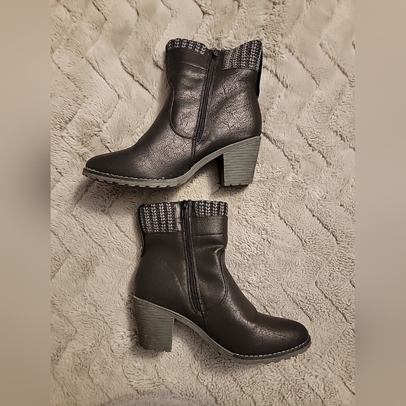 EUC Muk Luks Womens Ankle Boots Size 10 Black Gray Knit Detail - Picture 3 of 10